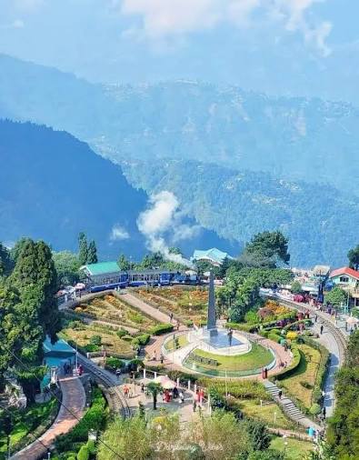 Misty Hills of Darjeeling gallery image 2